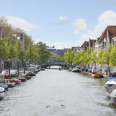 Apartamento Tiny Monumental House In Down Town Leiden Exterior foto